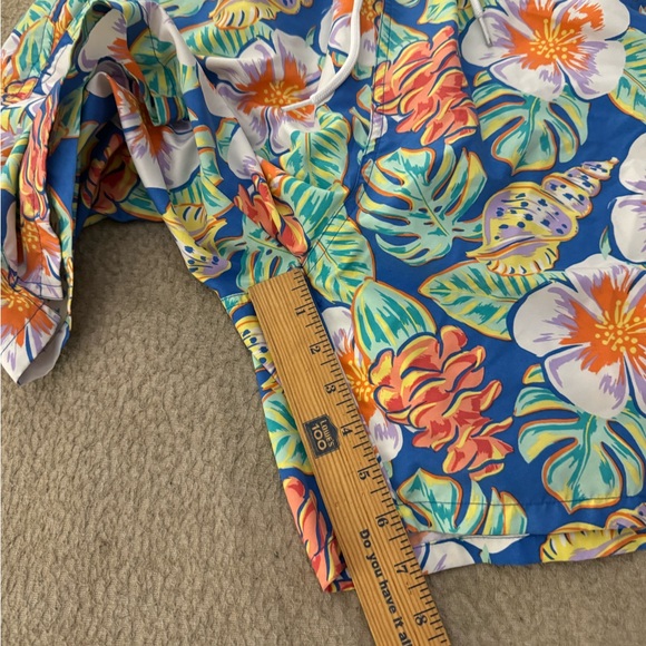 Vineyard Vines Swim Trunks Floral Tropical
Print Men's Size Small Shorts - Picture 6 of 8